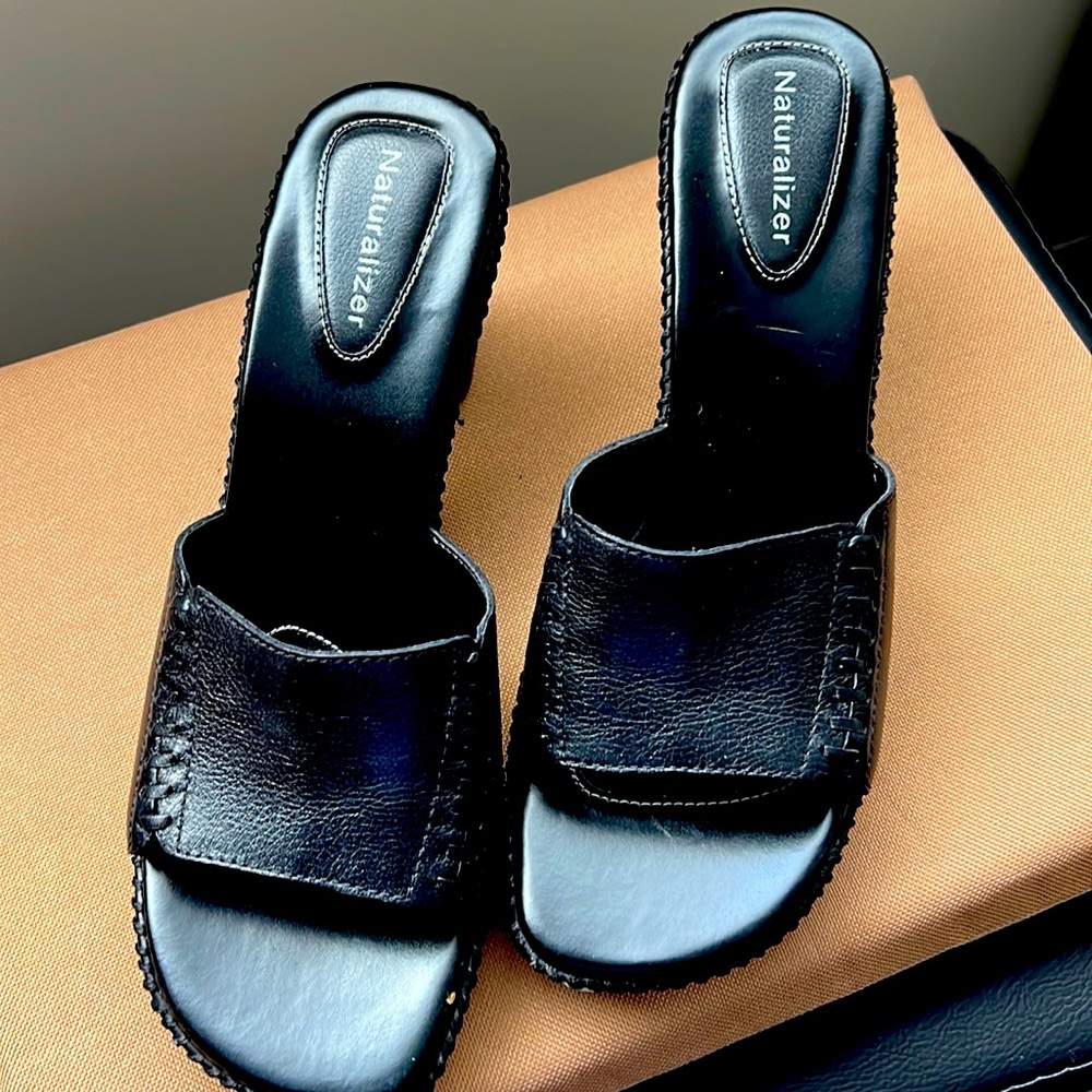 Black Naturalizer Sandals